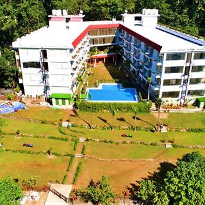 Avenue 18 Resort
